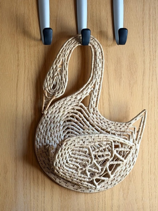 Other - Vintage Woven Swan Straw Decor